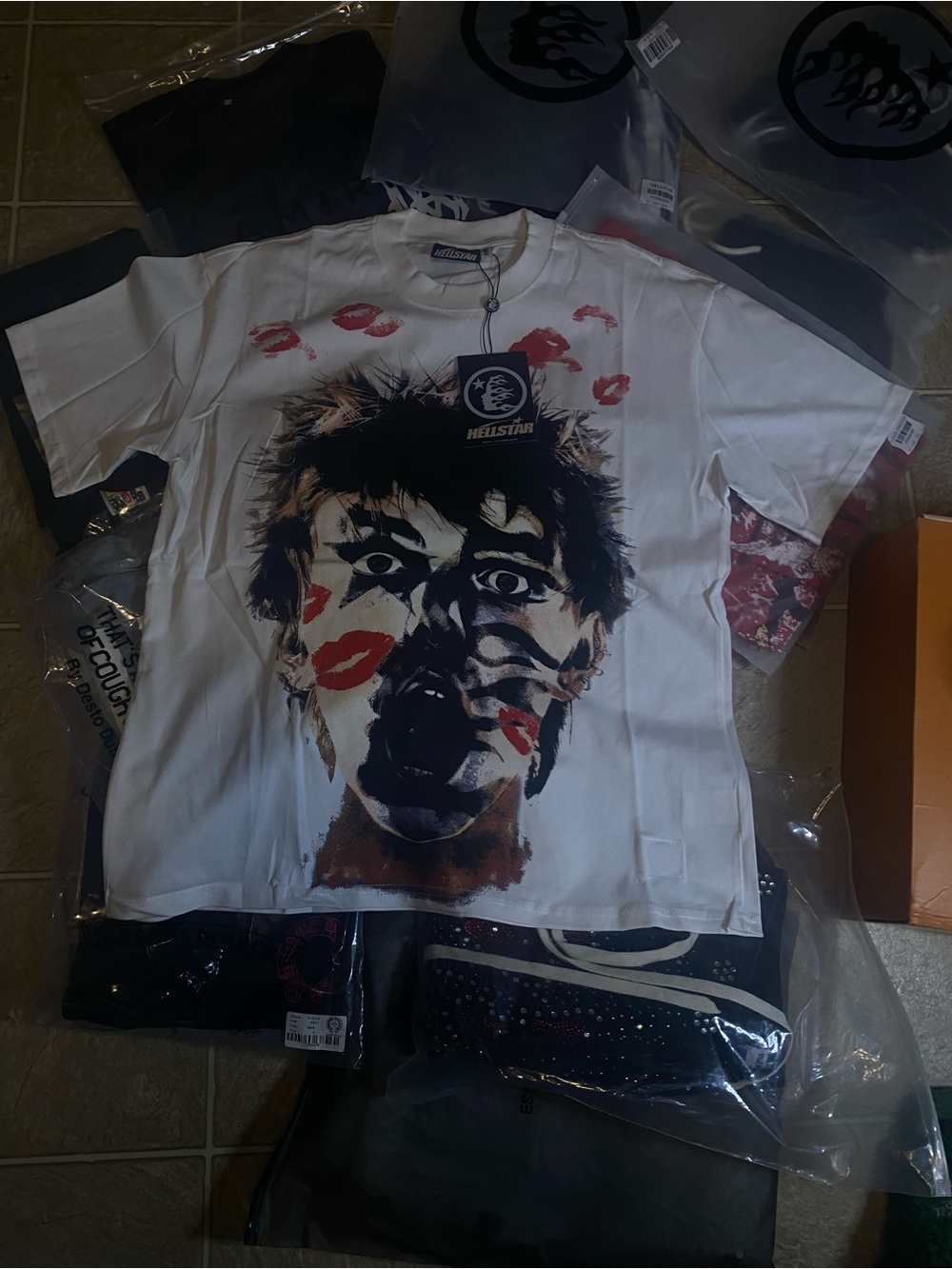 Hellstar White Short-Sleeve Graphic Tee with Red Lip Accents